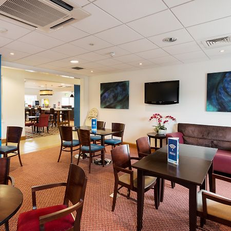 Holiday Inn Express Braintree By Ihg Exterior foto