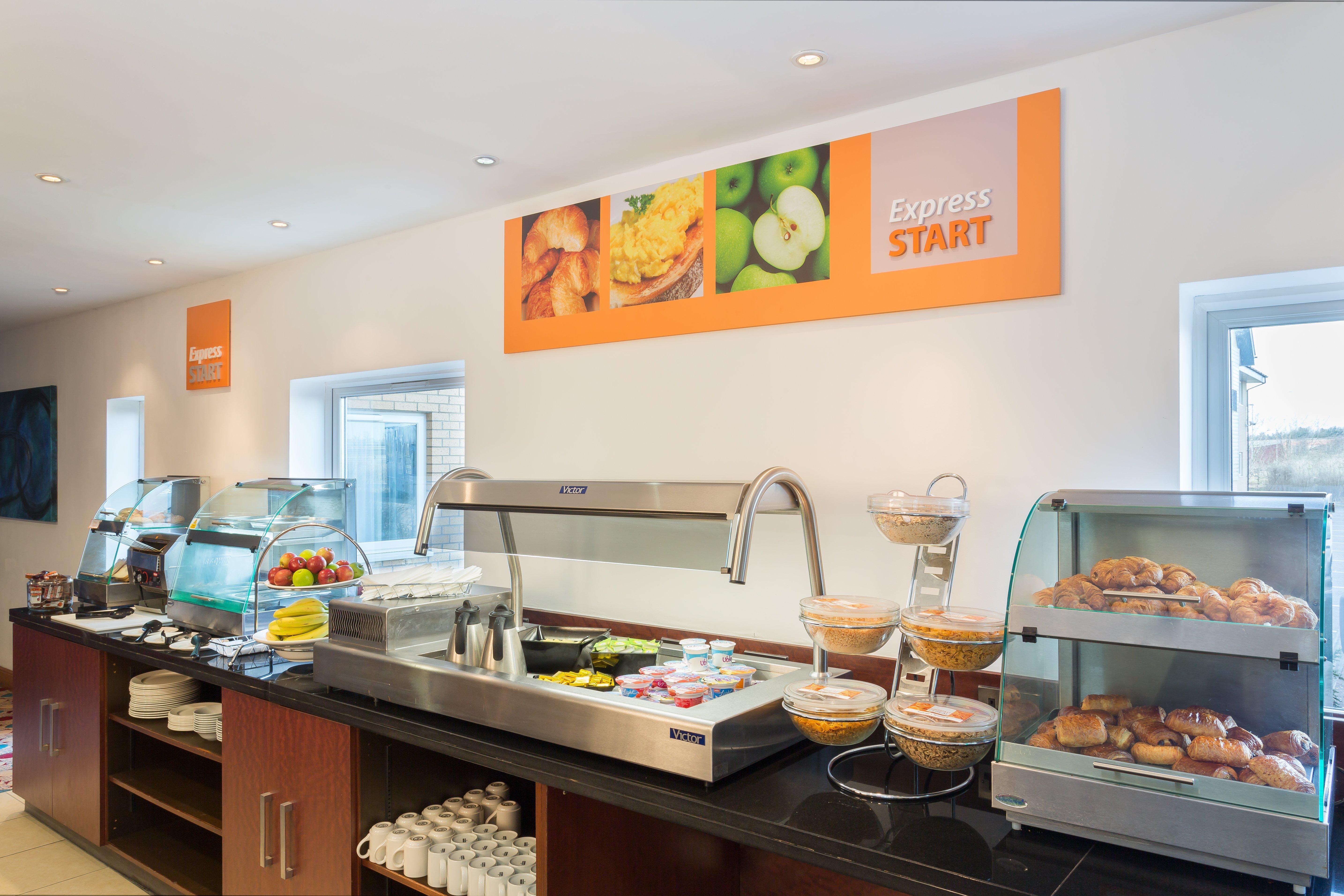 Holiday Inn Express Braintree By Ihg Exterior foto