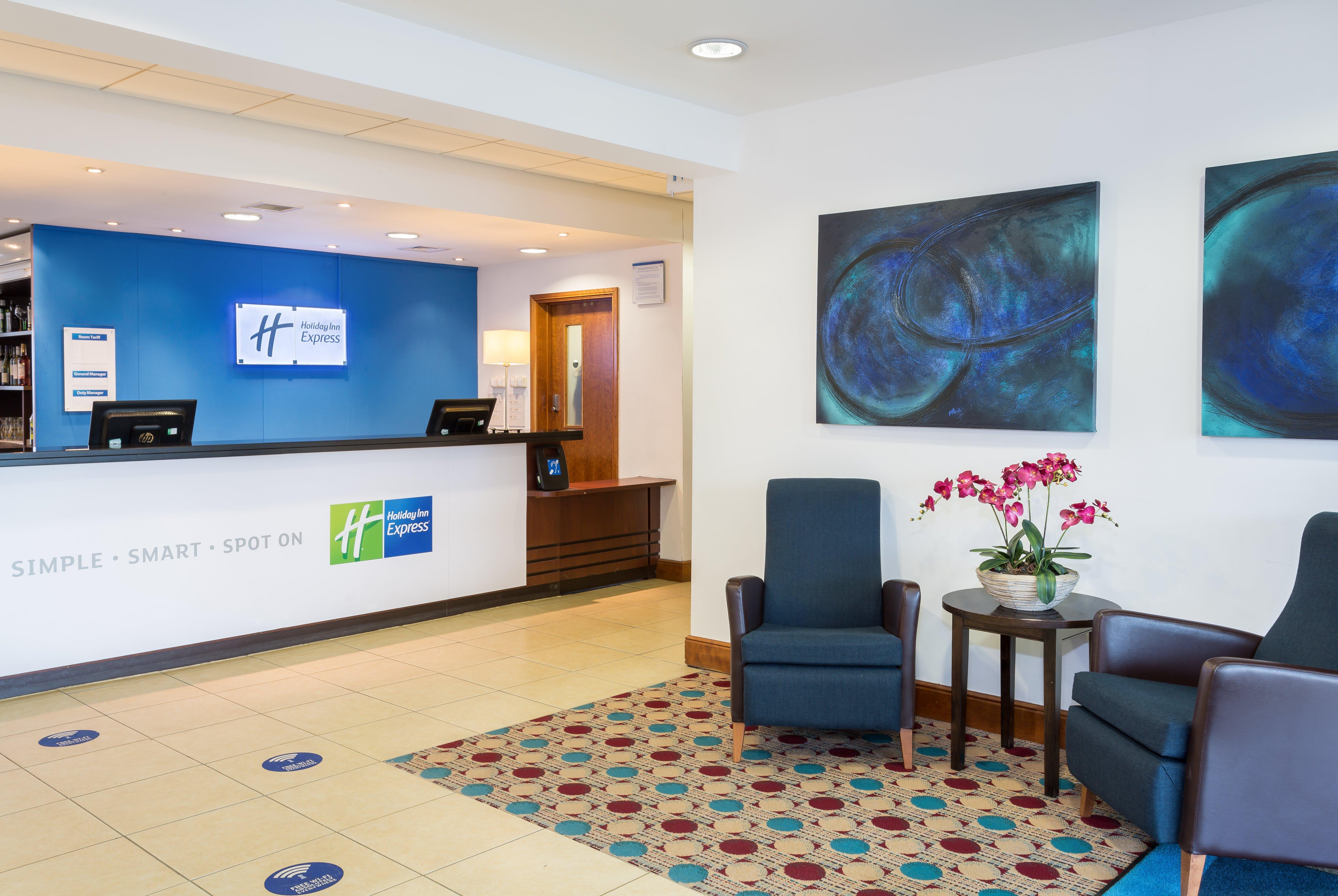 Holiday Inn Express Braintree By Ihg Exterior foto