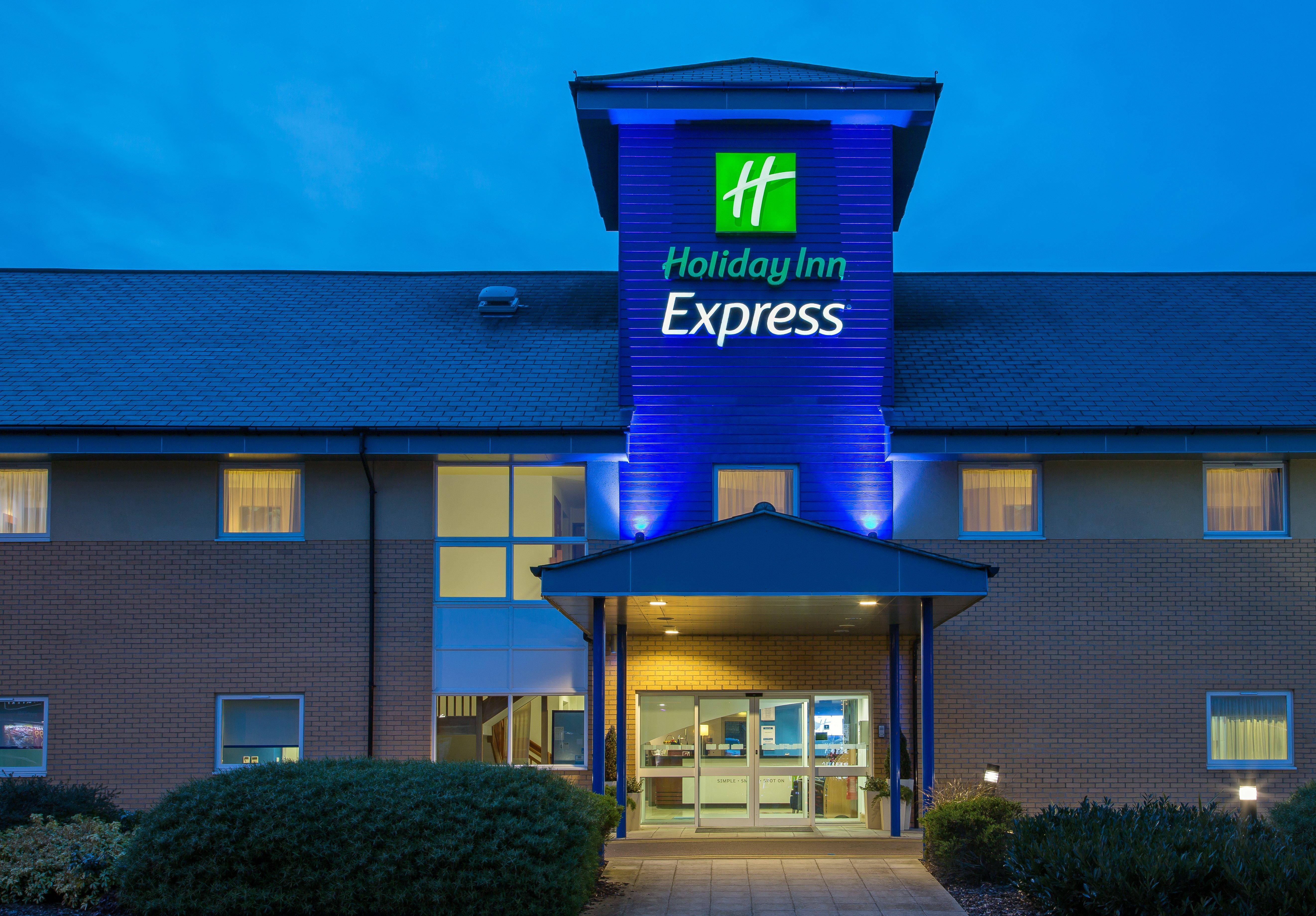 Holiday Inn Express Braintree By Ihg Exterior foto
