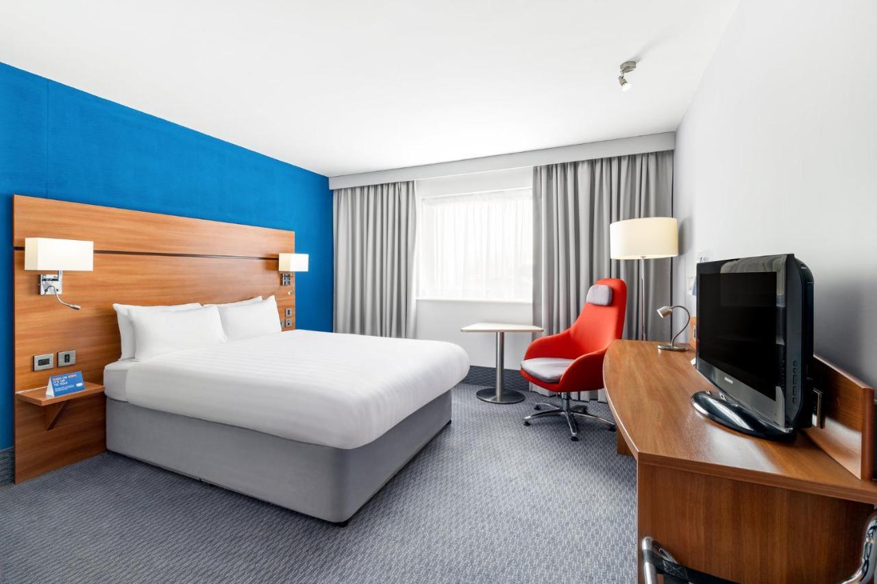 Holiday Inn Express Braintree By Ihg Exterior foto