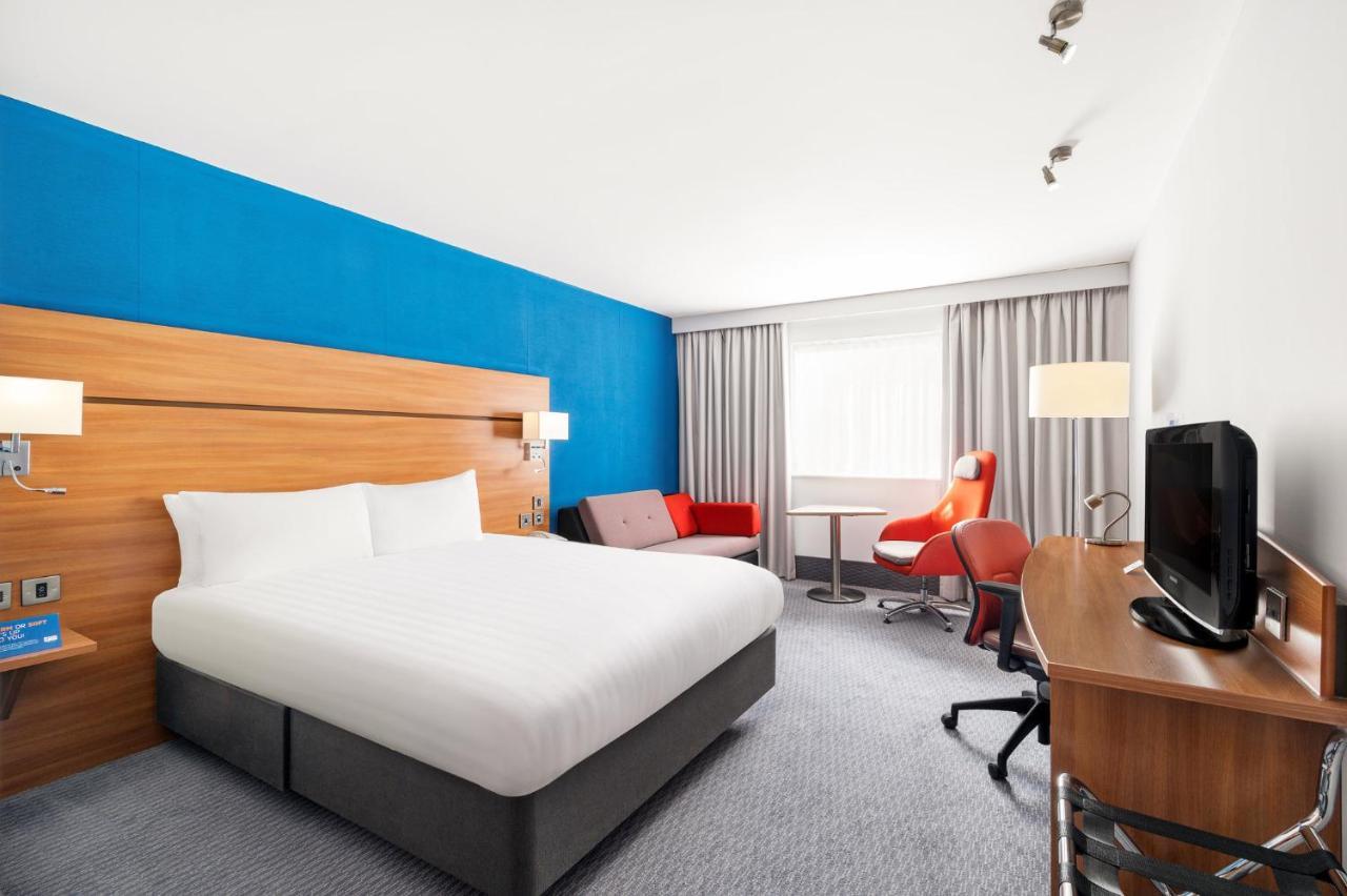 Holiday Inn Express Braintree By Ihg Exterior foto