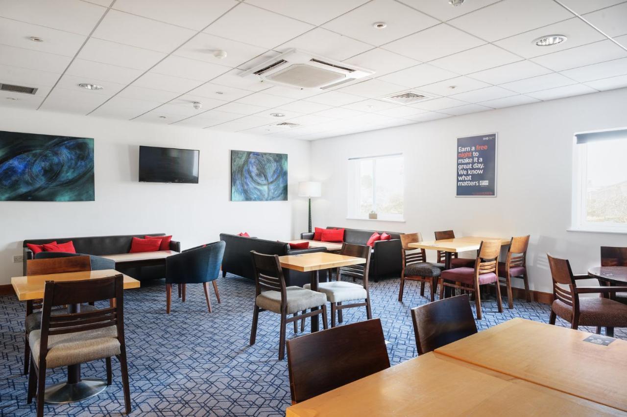 Holiday Inn Express Braintree By Ihg Exterior foto